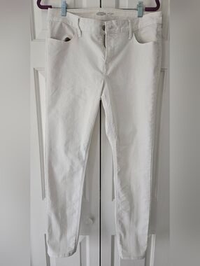 Old Navy Mid Rise Super Skinny Mid-Rise White Jeans Size 12, Great Condition